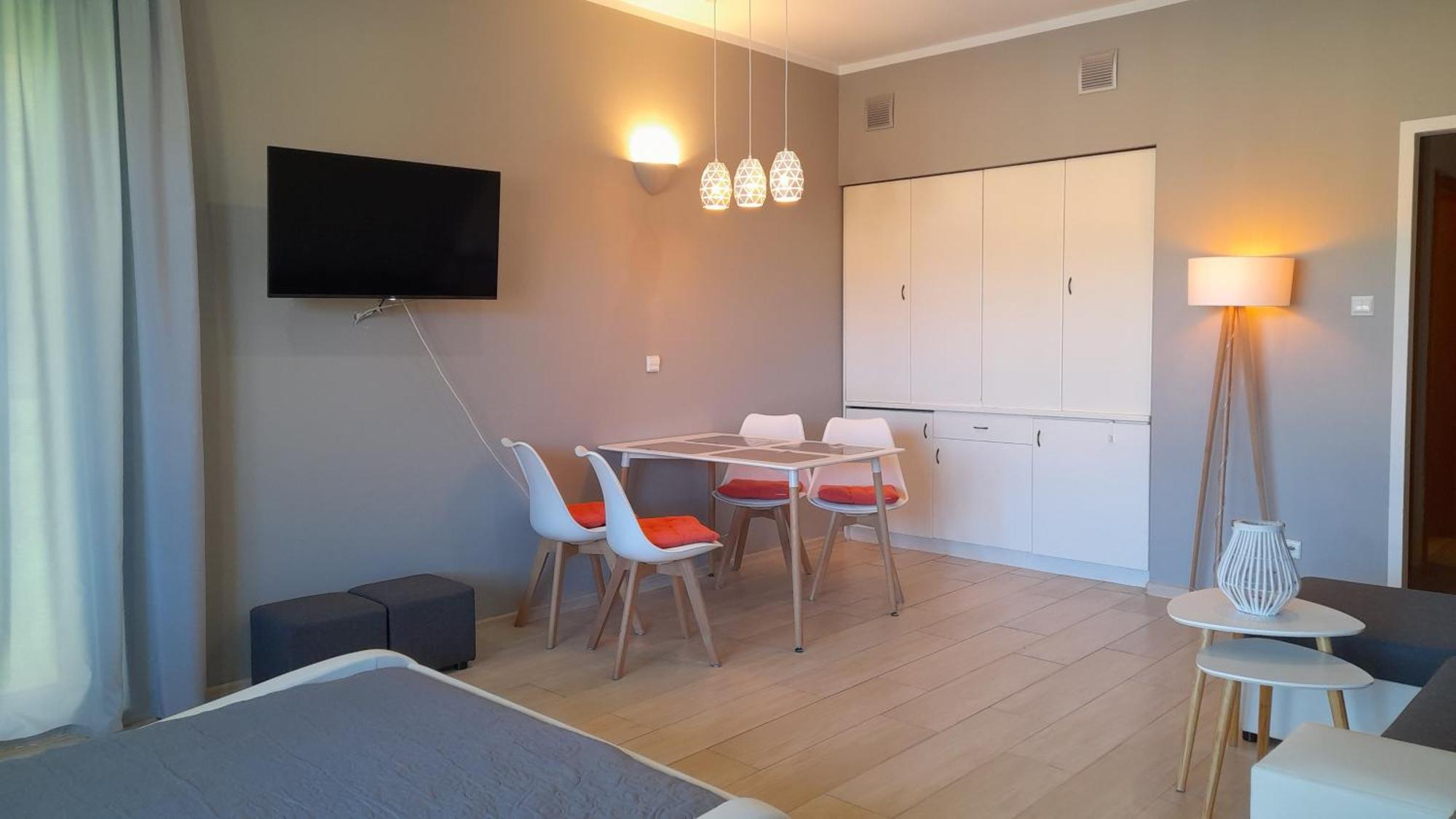 Apartament Dwunastka ミエルノ エクステリア 写真
